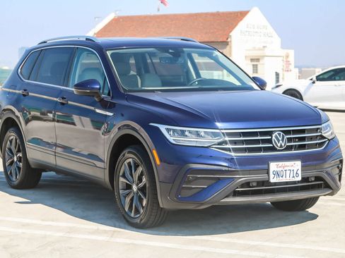Used 2022 Volkswagen Tiguan SE image 3
