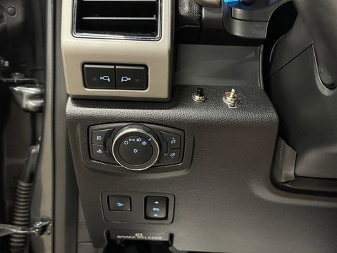 Used 2019 Ford F250 Lariat w/ Lariat Ultimate Package AWD/4WD image 34