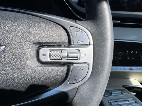 Used 2023 Genesis GV70 2.5T w/ Advanced Package image 23