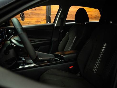 Used 2022 Hyundai Elantra SEL FWD image 9