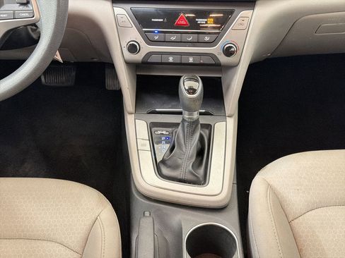 Used 2017 Hyundai Elantra SE FWD image 17