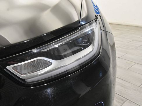 Used 2024 Chrysler Pacifica Touring-L FWD image 9