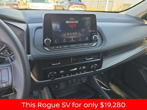 Used 2024 Nissan Rogue SV image 26