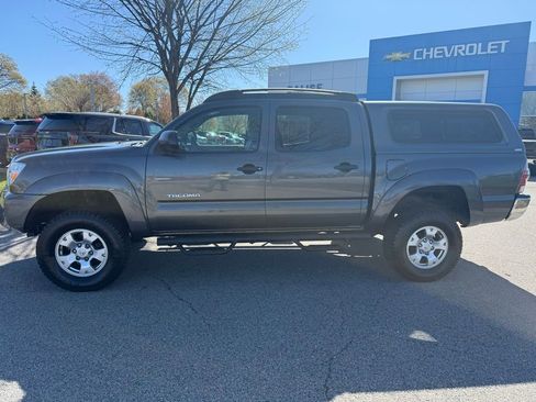 Used 2013 Toyota Tacoma 4x4 Double Cab w/ TRD Off-Road Pkg image 2