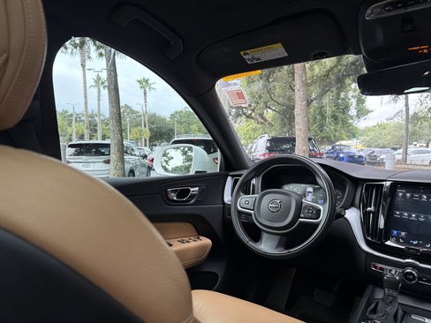 Used 2020 Volvo XC60 T5 Momentum w/ Protection Package Premier FWD image 34