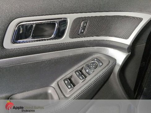 Used 2014 Ford Explorer XLT w/ Equipment Group 202A AWD/4WD image 14