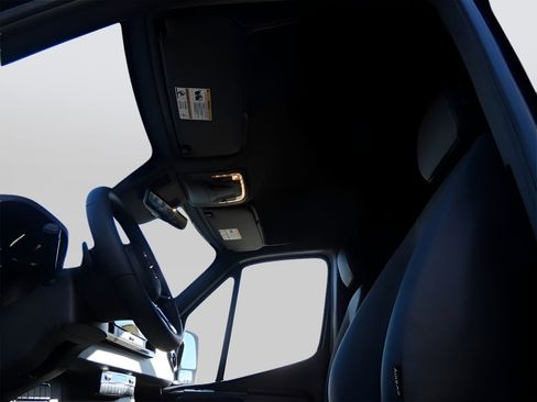 Used 2024 Mercedes-Benz Sprinter 2500 image 54