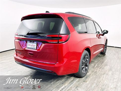 New 2026 Chrysler Pacifica Select w/ S Appearance Package image 6