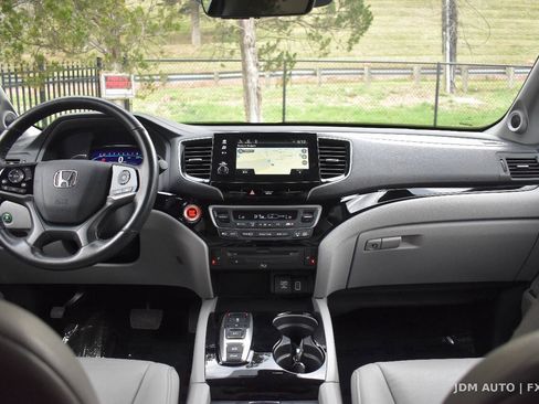 Used 2019 Honda Pilot Touring image 18