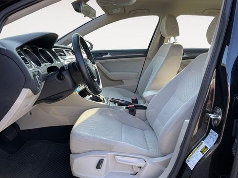 Used 2018 Volkswagen Golf S image 8