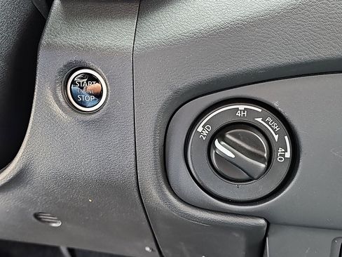 Certified 2024 Nissan Frontier SV w/ Technology Package image 24