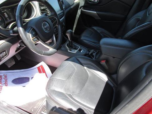 Used 2017 Jeep Cherokee Limited image 9