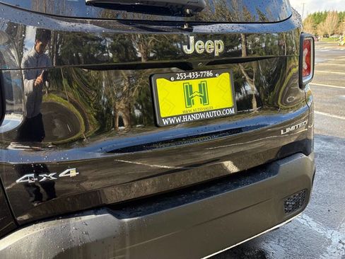 Used 2015 Jeep Renegade Limited image 17