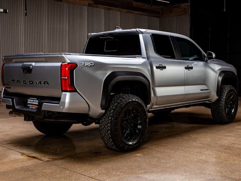 Used 2025 Toyota Tacoma TRD Off-Road image 10