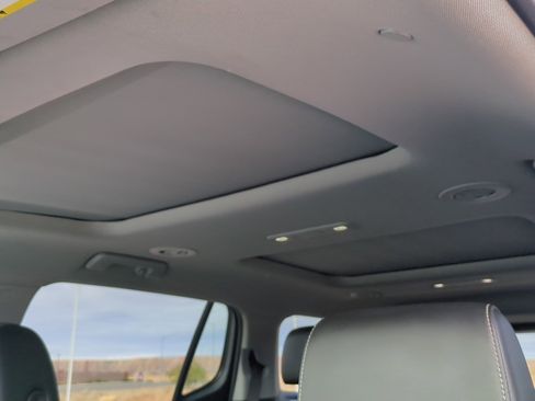 Used 2022 GMC Acadia SLT w/ Technology Package image 16