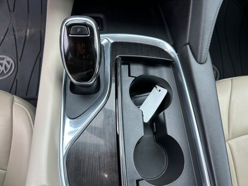 Used 2019 Buick Enclave Essence FWD image 23