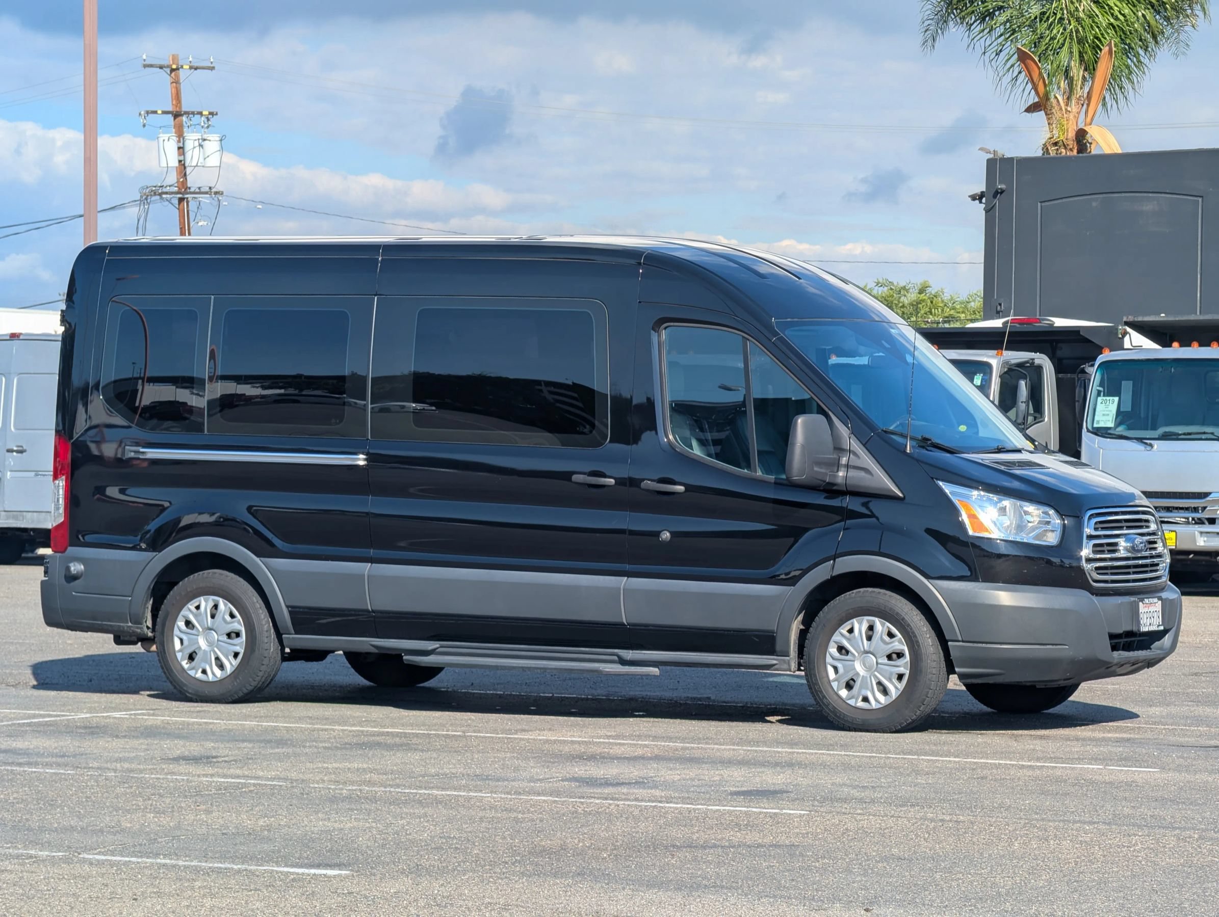 Used 2018 Ford Transit 350 XLT RWD image 1