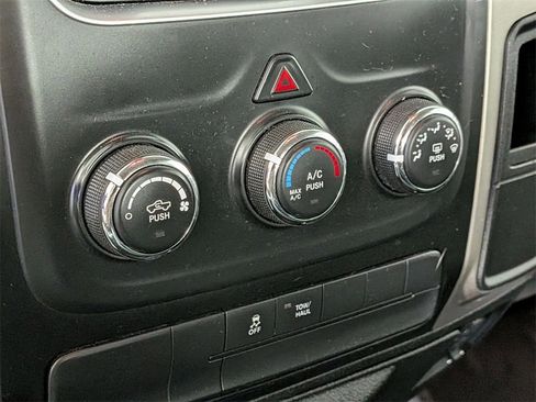 Used 2020 RAM 1500 Classic SLT image 19