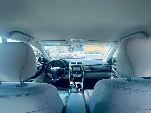Used 2015 Toyota Camry LE image 9