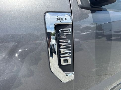 Used 2021 Ford F250 XLT w/ XLT Premium Package AWD/4WD image 34