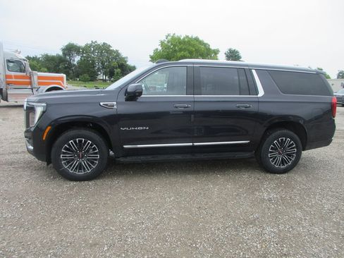 New 2026 GMC Yukon XL Elevation w/ Elevation Premium Package AWD/4WD image 7