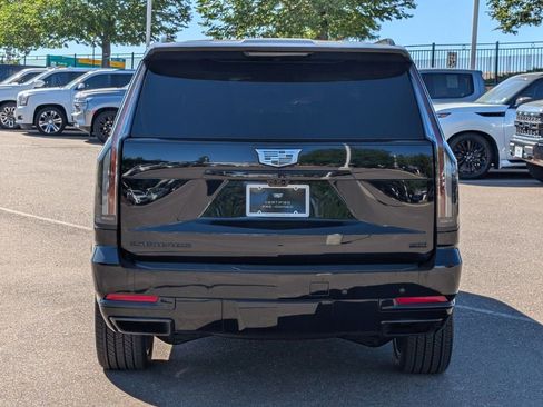 Used 2025 Cadillac Escalade ESV Sport Platinum w/ LPO, ONYX Package AWD/4WD image 4