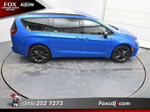 New 2026 Chrysler Pacifica Select w/ S Appearance Package image 30