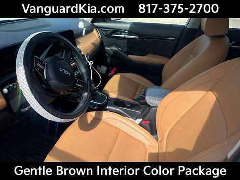 Certified 2025 Kia Seltos EX w/ EX Sunroof Package FWD image 5