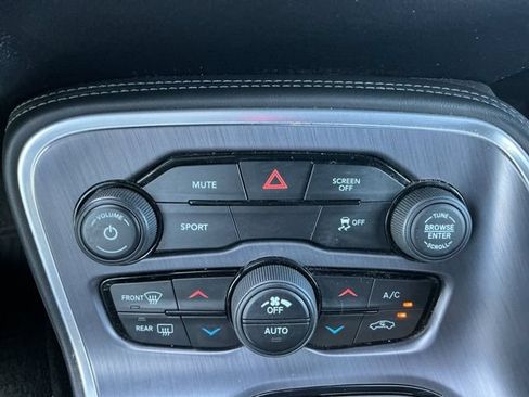 Used 2017 Dodge Challenger SXT RWD image 17