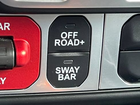 Used 2025 Jeep Wrangler Unlimited Rubicon AWD/4WD image 32