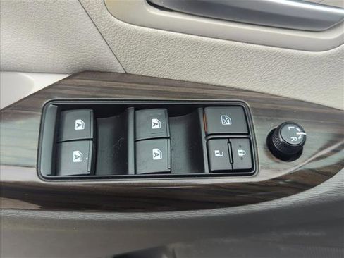Certified 2019 Toyota Sienna XLE FWD image 11