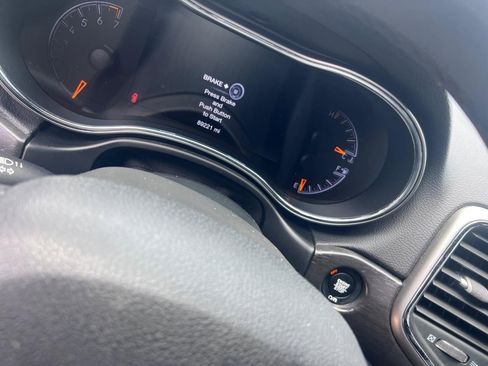 Used 2018 Jeep Grand Cherokee Altitude AWD/4WD image 9
