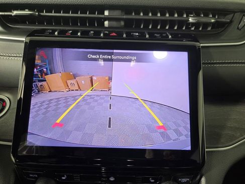 New 2025 Jeep Grand Cherokee Limited RWD image 11