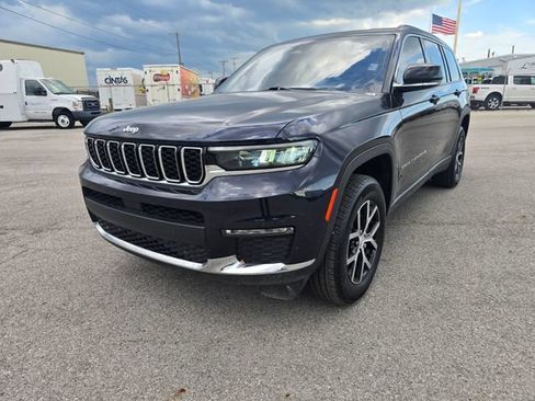 Used 2023 Jeep Grand Cherokee L Limited AWD/4WD image 8
