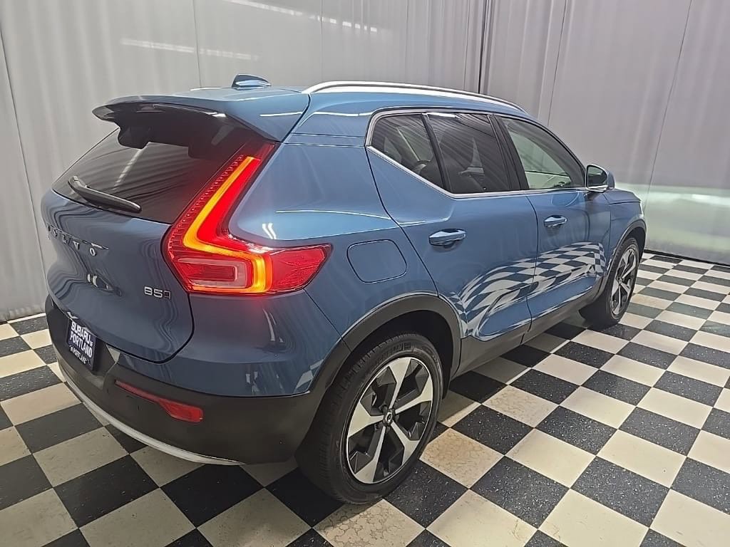 Used 2023 Volvo XC40 B5 Plus w/ Protection Package Premier AWD/4WD image 6