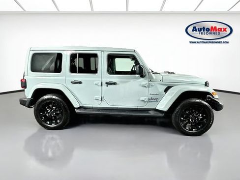 Used 2024 Jeep Wrangler Unlimited Sahara w/ Technology Group AWD/4WD image 10