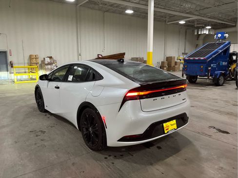 Used 2025 Toyota Prius AWD image 4