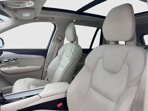 Used 2022 Volvo XC90 T5 Momentum w/ Climate Package FWD image 15