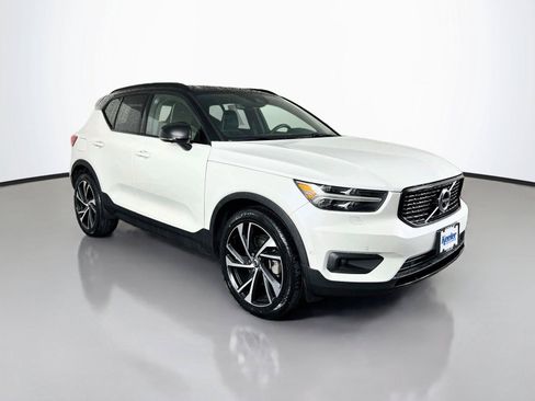 Used 2022 Volvo XC40 T5 R-Design AWD/4WD image 8