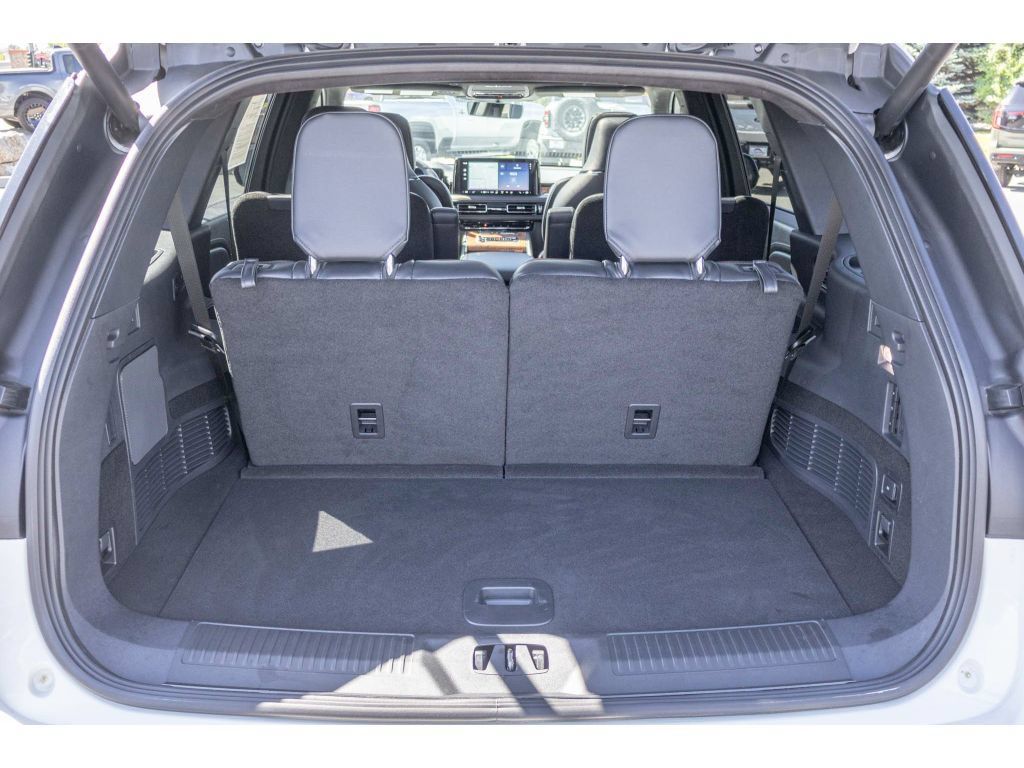 Used 2025 Lincoln Aviator Black Label w/ Jet Appearance Package AWD/4WD image 17