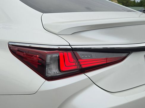 Used 2024 Lexus ES 350 Ultra Luxury w/ Accessory Package (Z2) FWD image 10