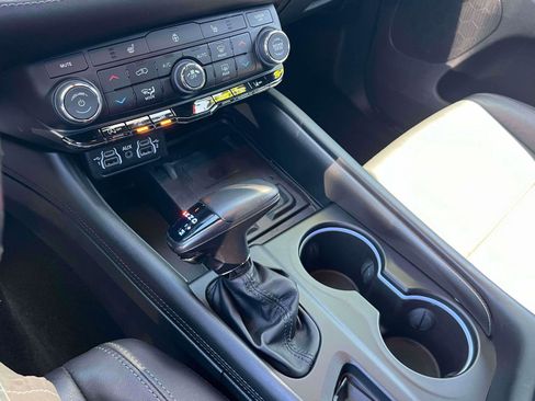 Used 2022 Dodge Durango GT AWD/4WD image 11