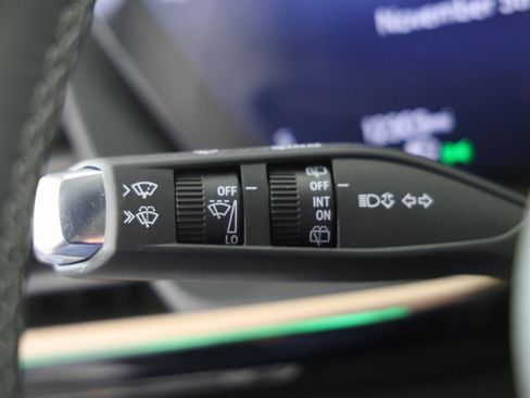 Certified 2025 Buick Envision Sport Touring image 25