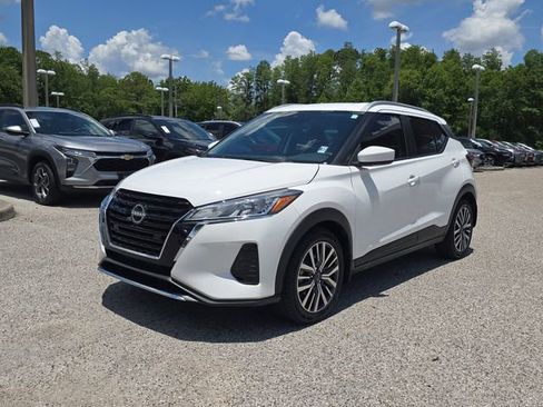 Certified 2023 Nissan Kicks SV FWD image 4