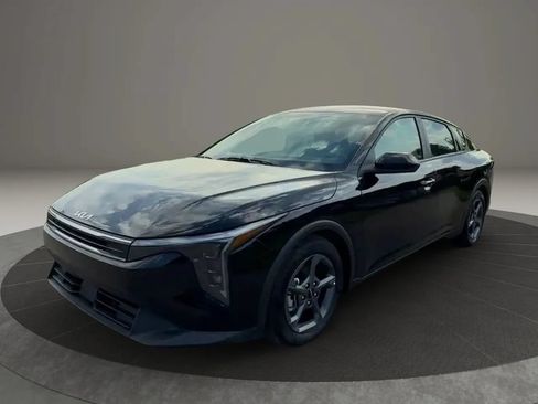 Used 2025 Kia K4 FWD image 3