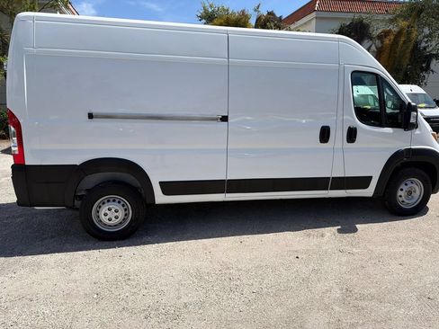 Used 2025 RAM ProMaster 2500 w/ Convenience Group FWD image 9