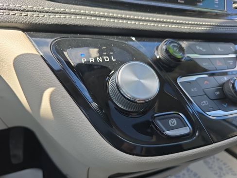 Used 2022 Chrysler Pacifica Touring-L AWD/4WD image 26