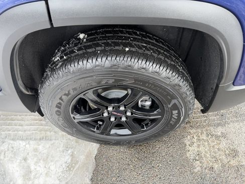 Used 2023 GMC Acadia AT4 w/ Technology Package image 11