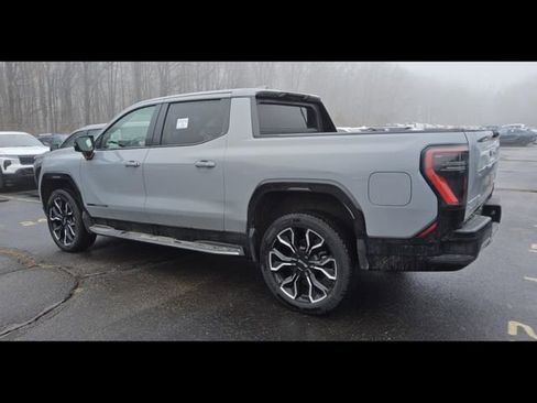 Used 2024 GMC Sierra EV Denali image 4