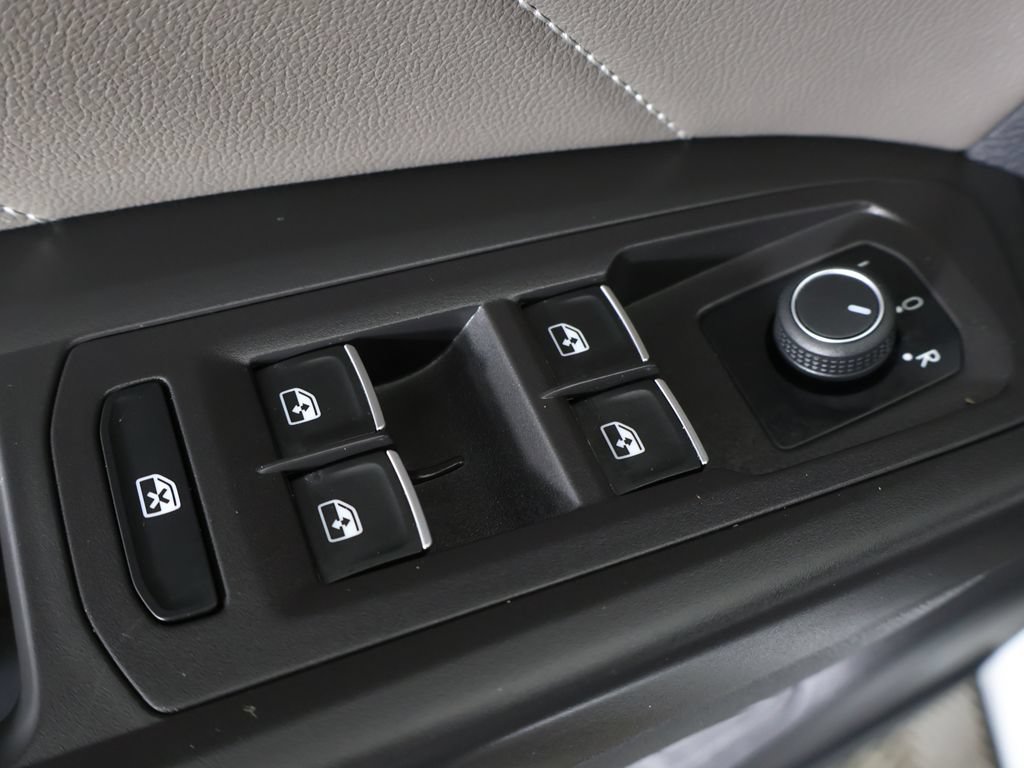 Used 2022 Volkswagen Atlas Cross Sport SE FWD image 38